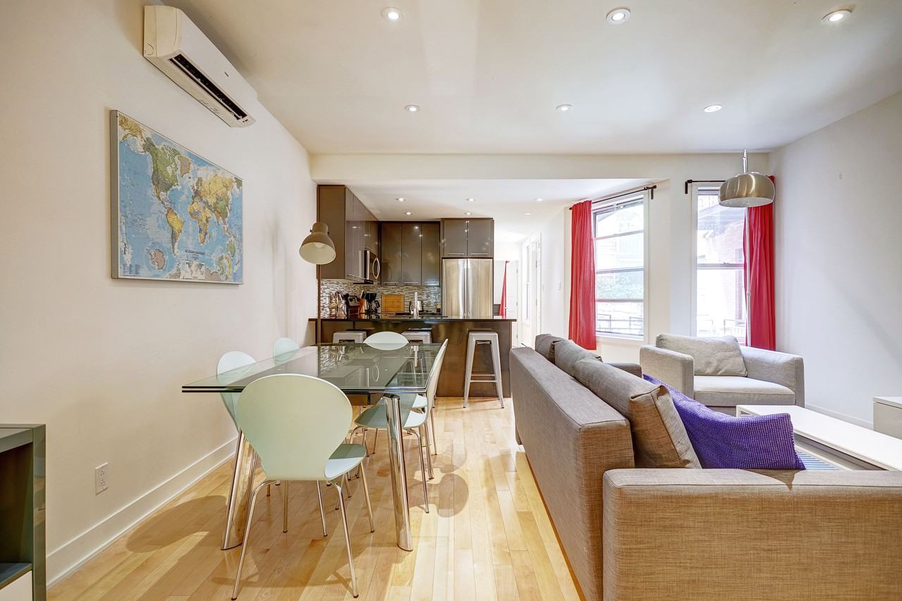 4242 Rue De Bullion - Photo 2 of 6