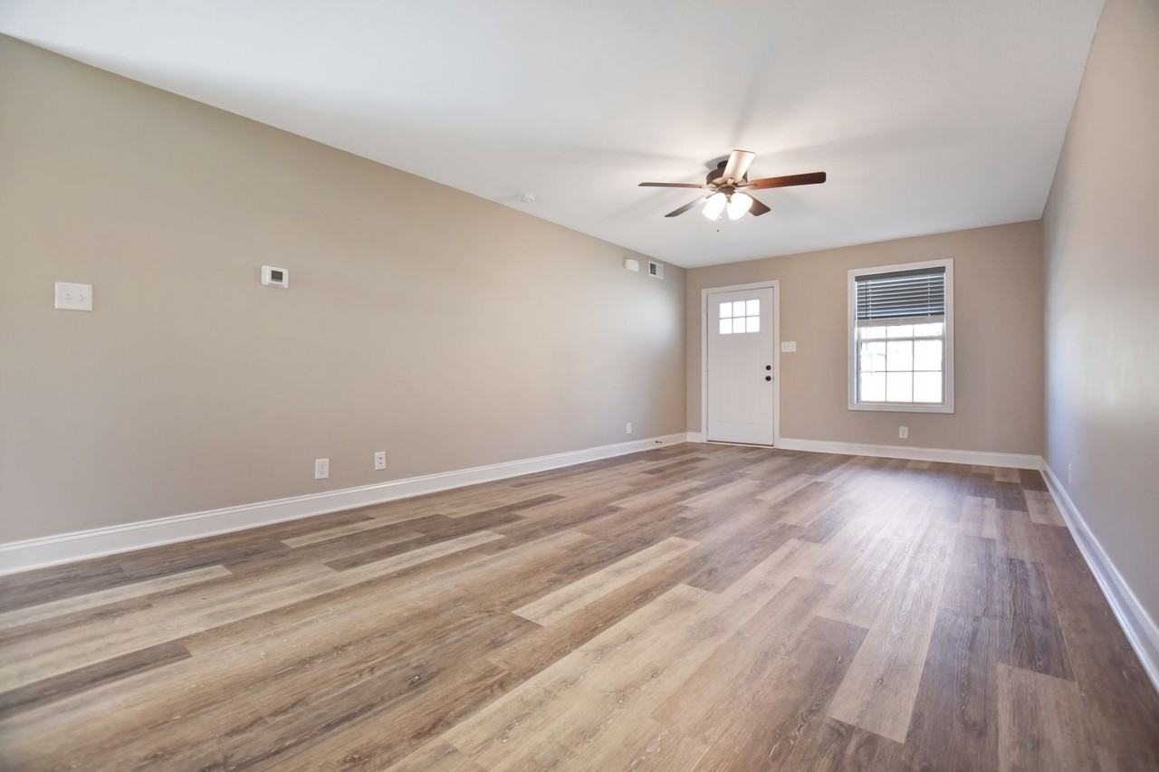 828 Lutz Ln - Photo 3 of 22