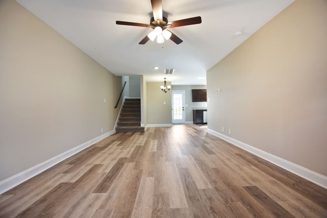 828 Lutz Ln - Photo 4 of 22