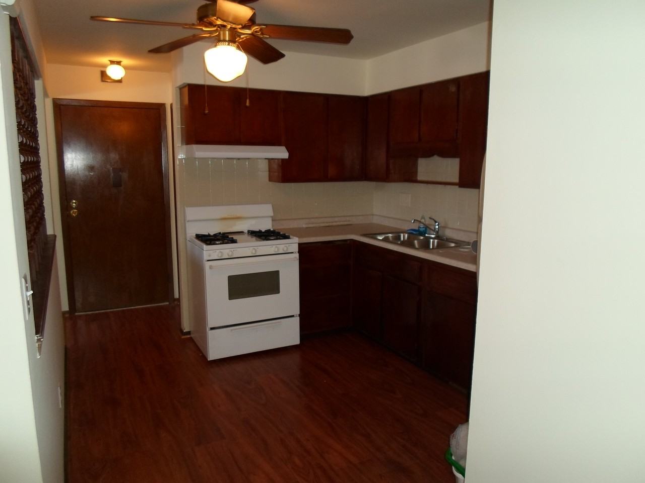 242 Rose Ave #8 - Photo 3 of 8