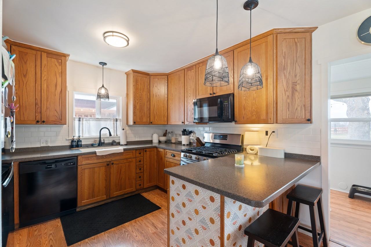 671 Nw Evans Ave #NA - Photo 3 of 26