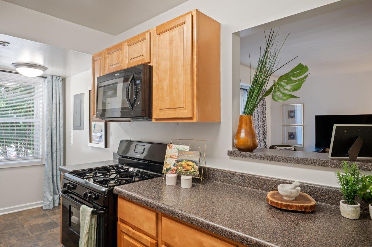 Cedar Gardens and Towers Apartments and Townhomes - Photo 2 of 20