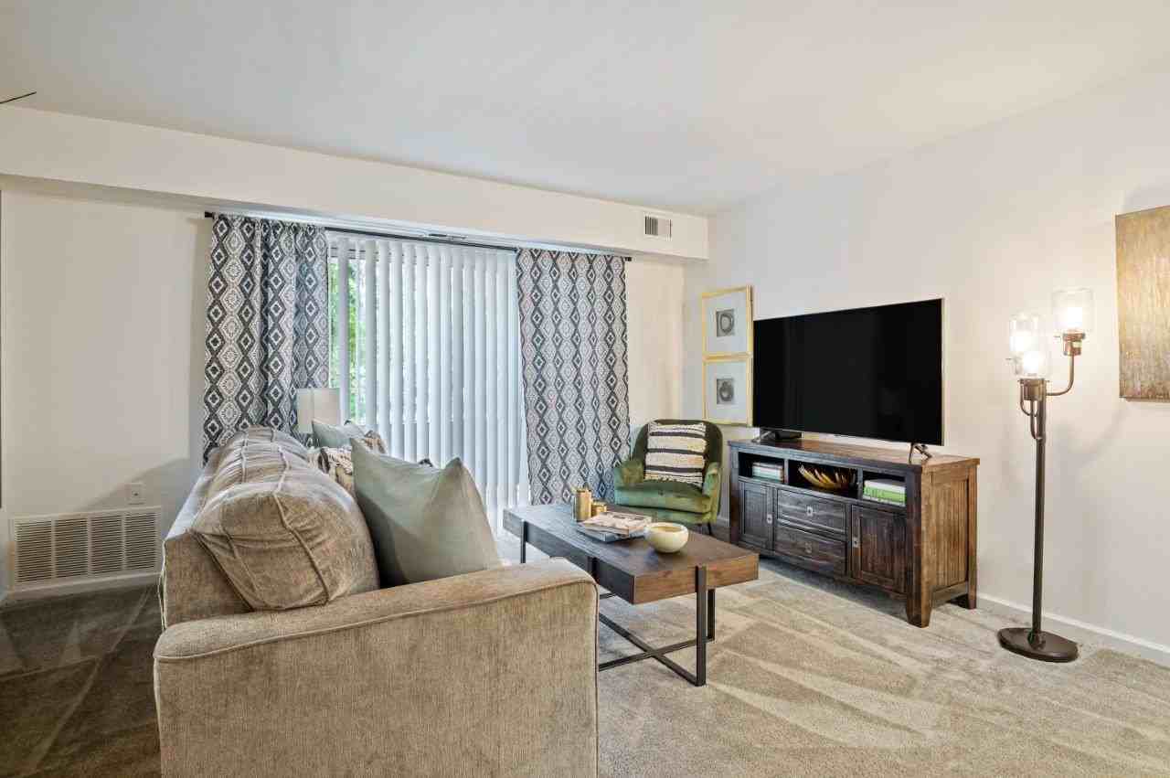 Cedar Gardens and Towers Apartments and Townhomes - Photo 6 of 20