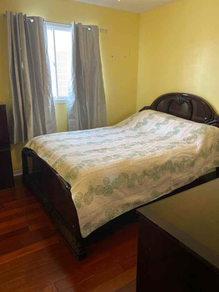 2302 Wildwood Crescent - Photo 2 of 7