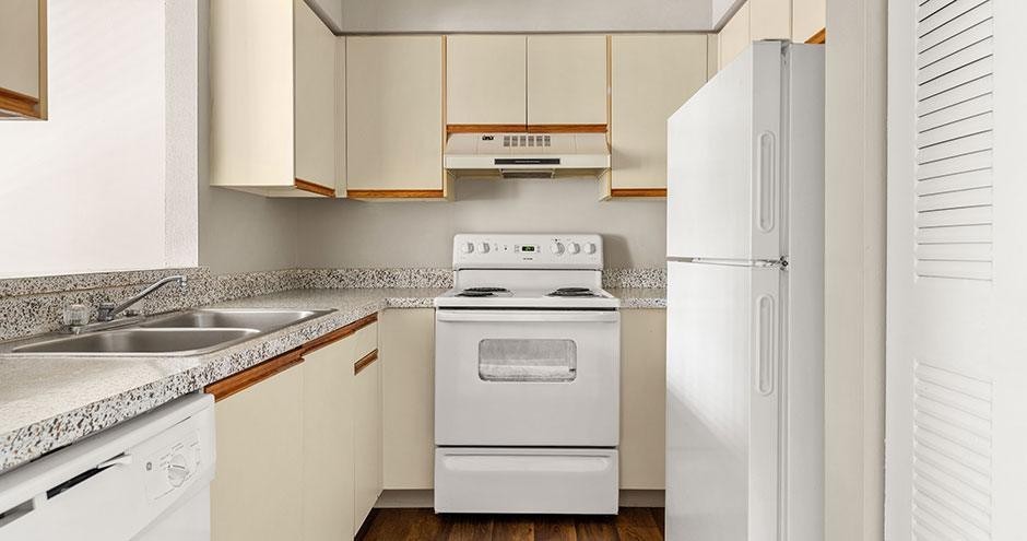 Gulfshore Apartment Homes - Photo 2 of 32