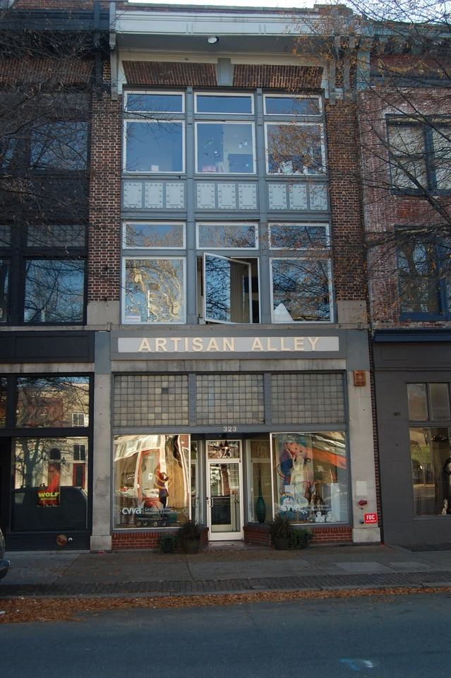 323 W Broad St - Photo 3 of 11