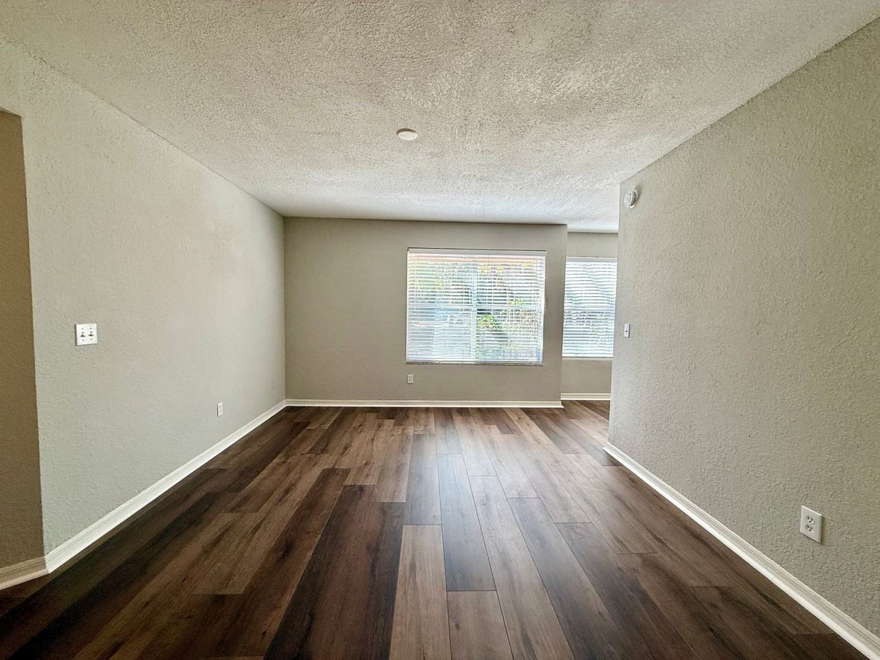 5108 Conroy Rd - Photo 2 of 34