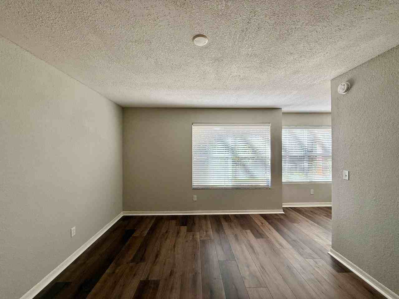 5108 Conroy Rd - Photo 3 of 34