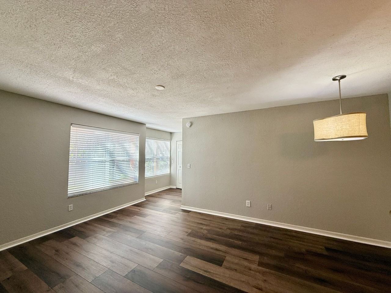 5108 Conroy Rd - Photo 6 of 34