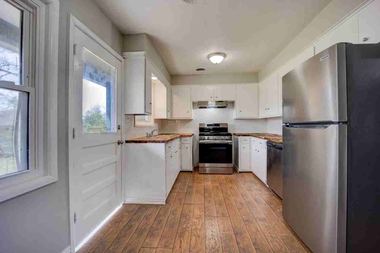 1610 Memphis St - Photo 5 of 20