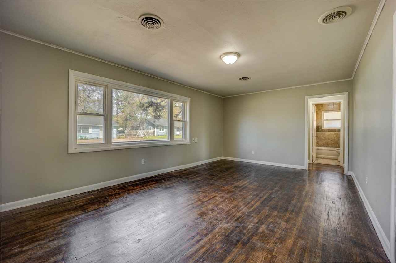 1610 Memphis St - Photo 2 of 20