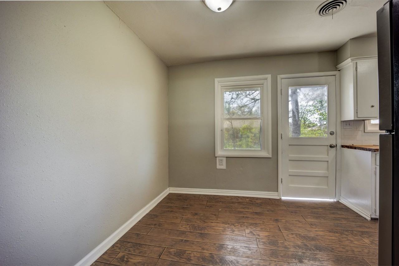 1610 Memphis St - Photo 6 of 20