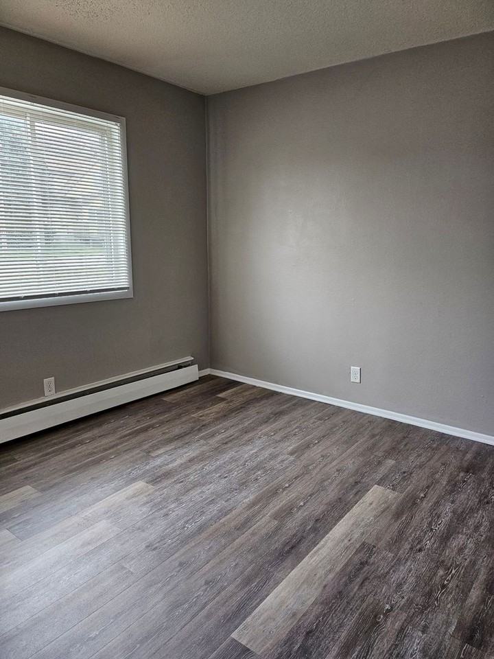 2125 Indianola Avenue - Photo 6 of 14