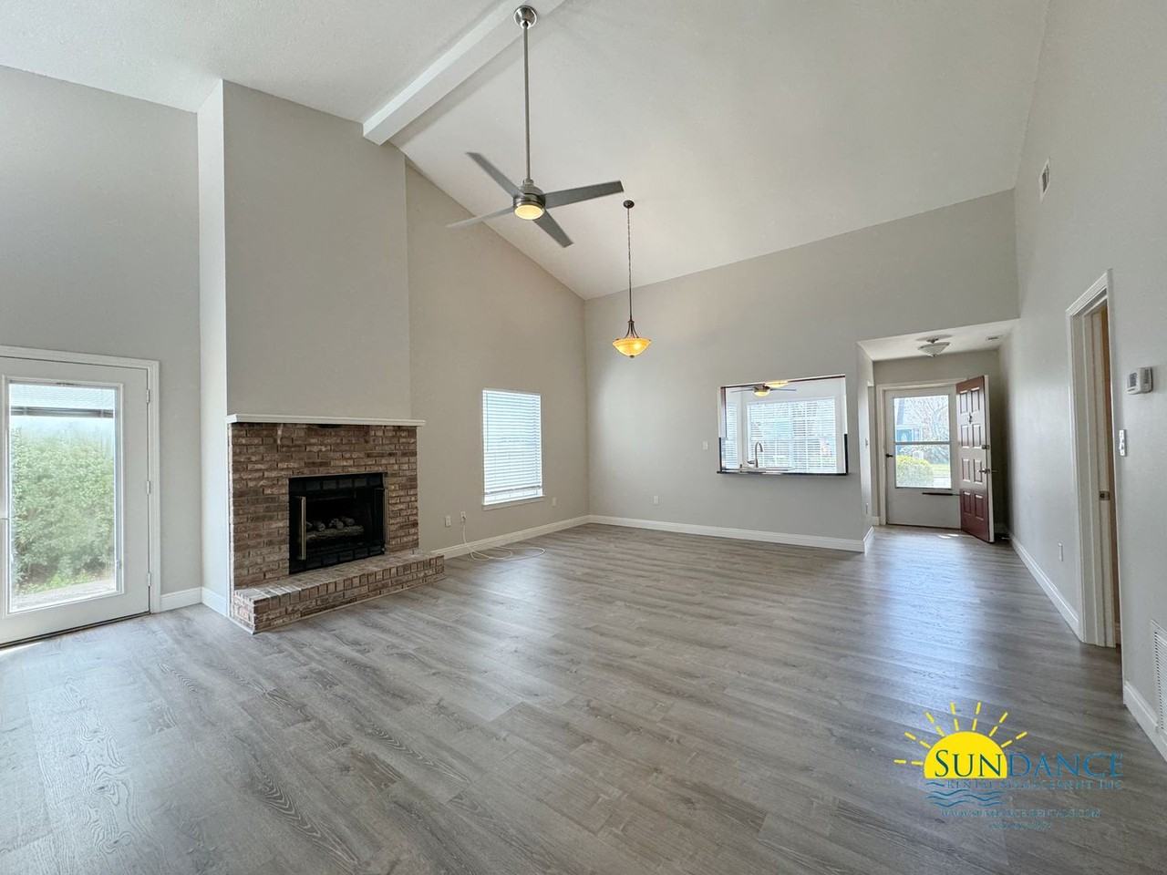 417 Village Ct Nw - Photo 2 of 19