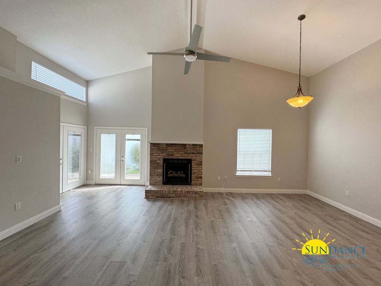417 Village Ct Nw - Photo 3 of 19