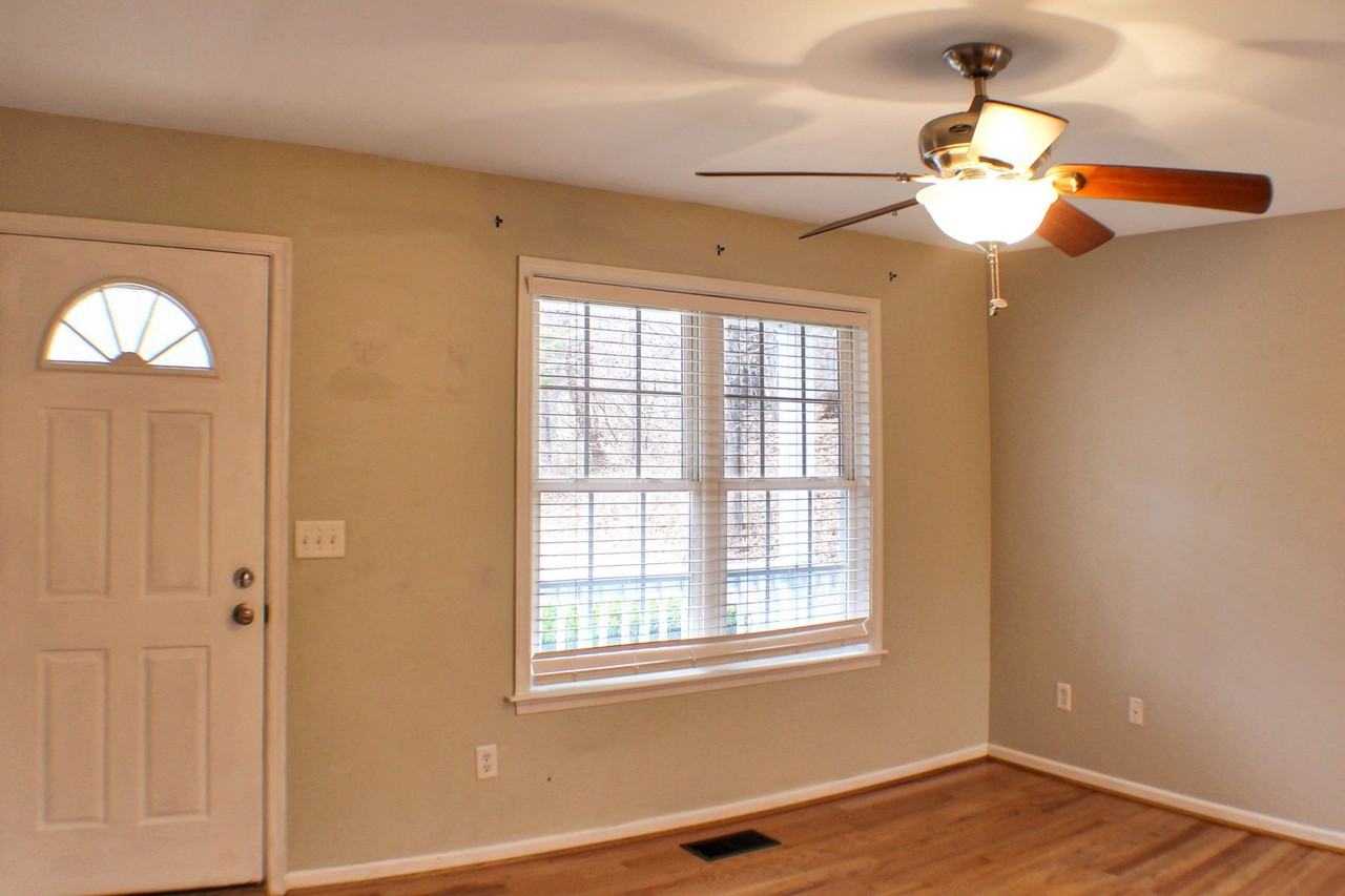 211 Stable Ln - Photo 3 of 22