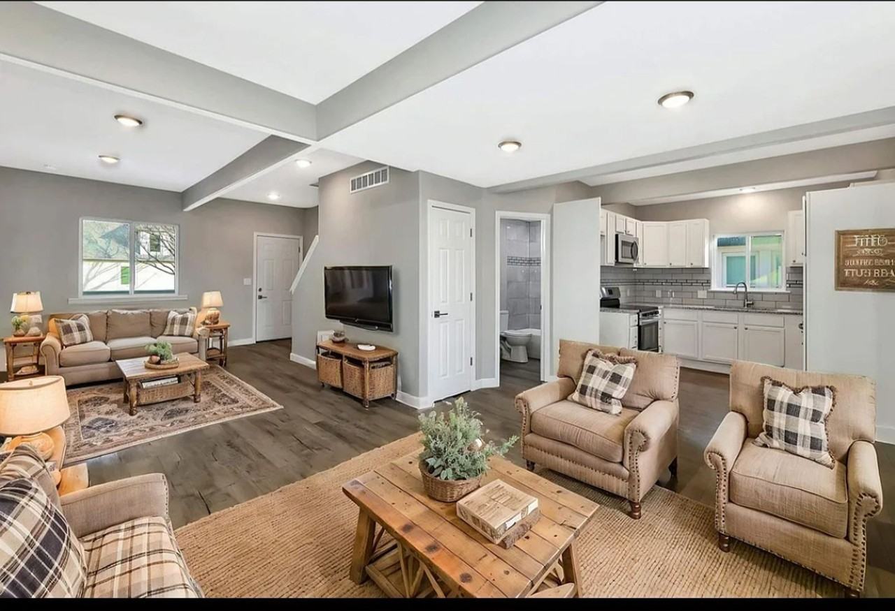 1423 W 1st St N - Photo 3 of 20