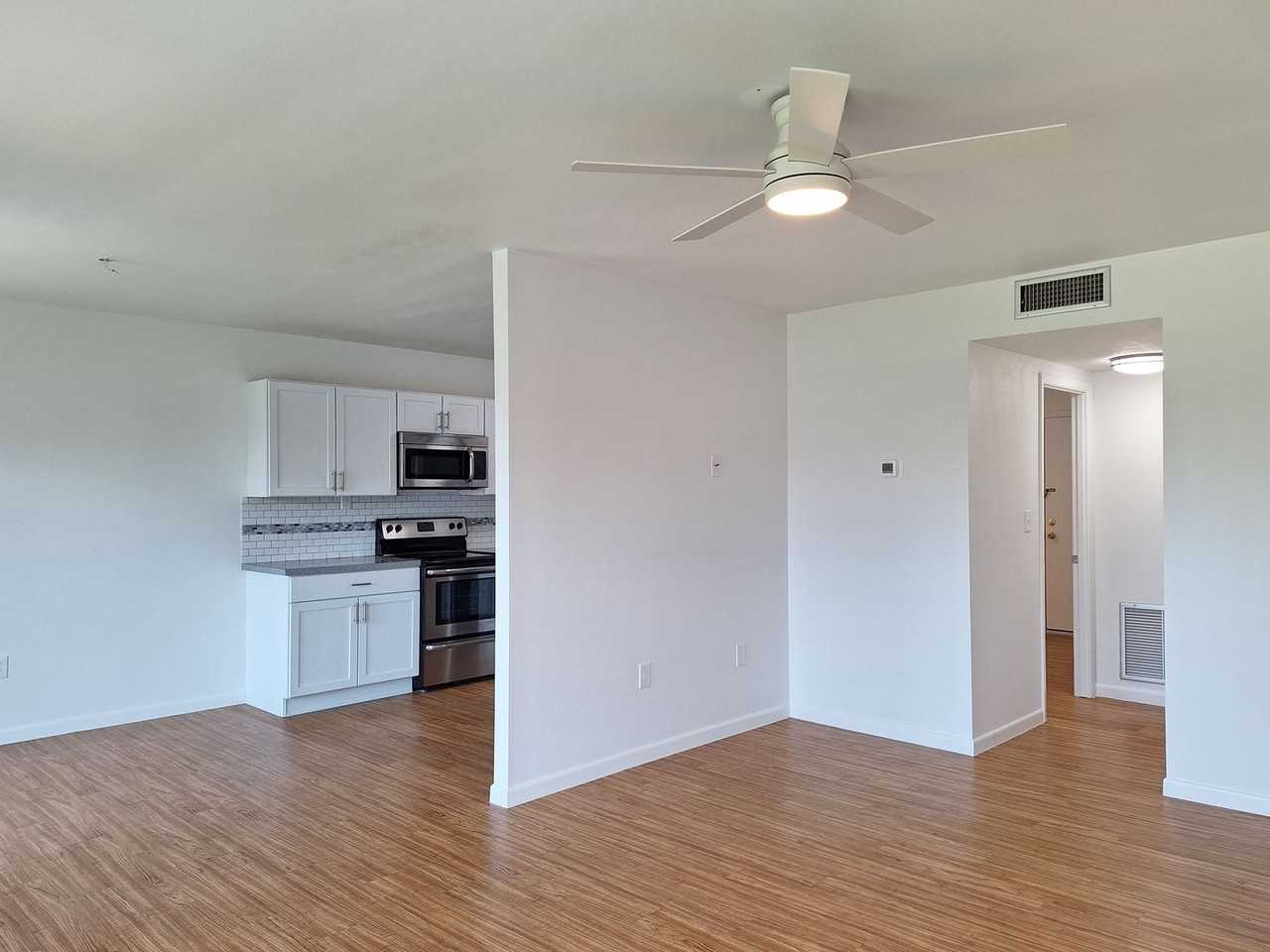 335 N Causeway Apt C22 - Photo 4 of 20