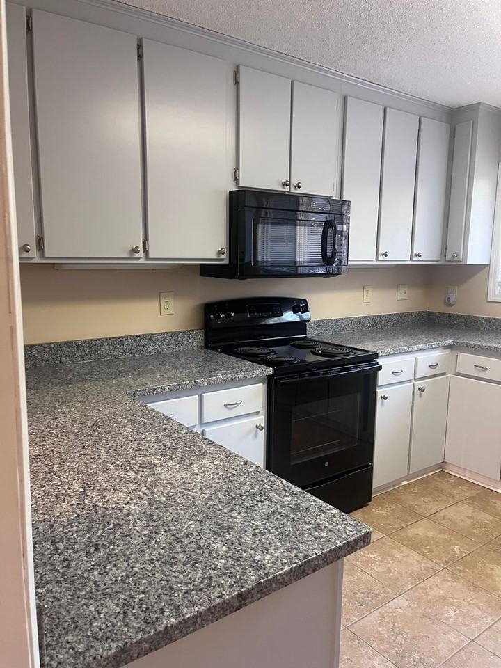 303 Sherbrooke Cir - Photo 2 of 30