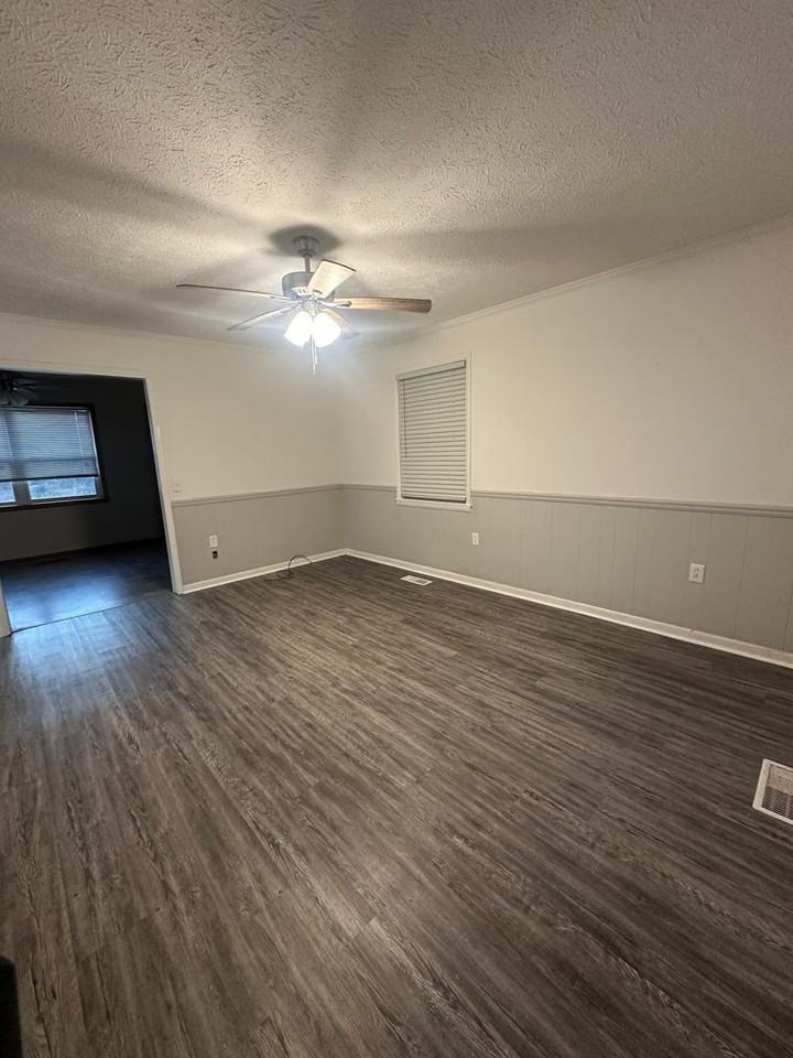 806 S Railroad Ave - Photo 2 of 15