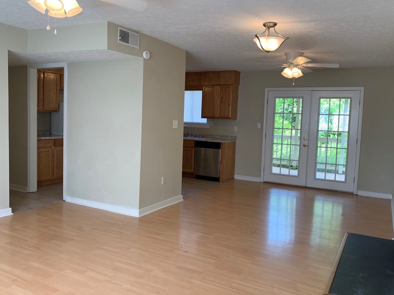 102 Welch Place - Photo 3 of 9