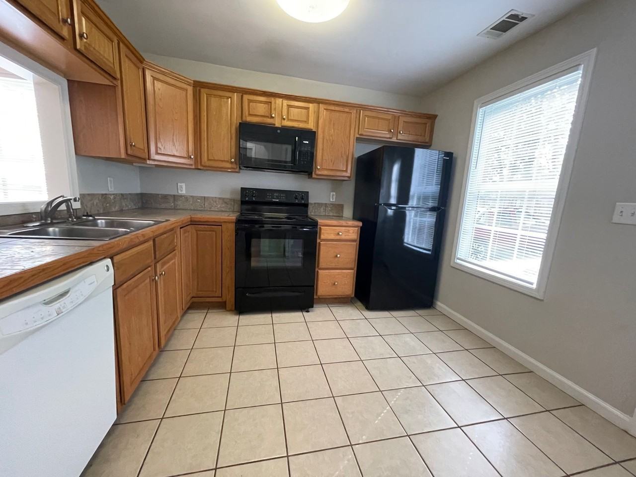 540 North Peter Street - Photo 4 of 10