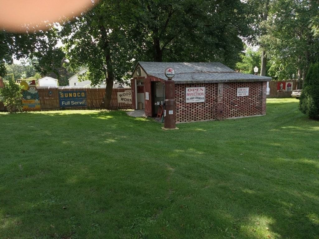 282 Central St - Photo 4 of 16