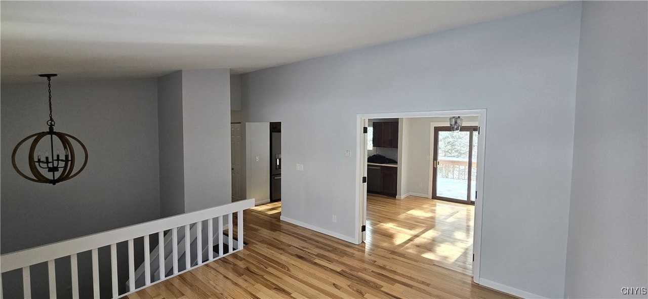 3140 Hadley Ln - Photo 3 of 20