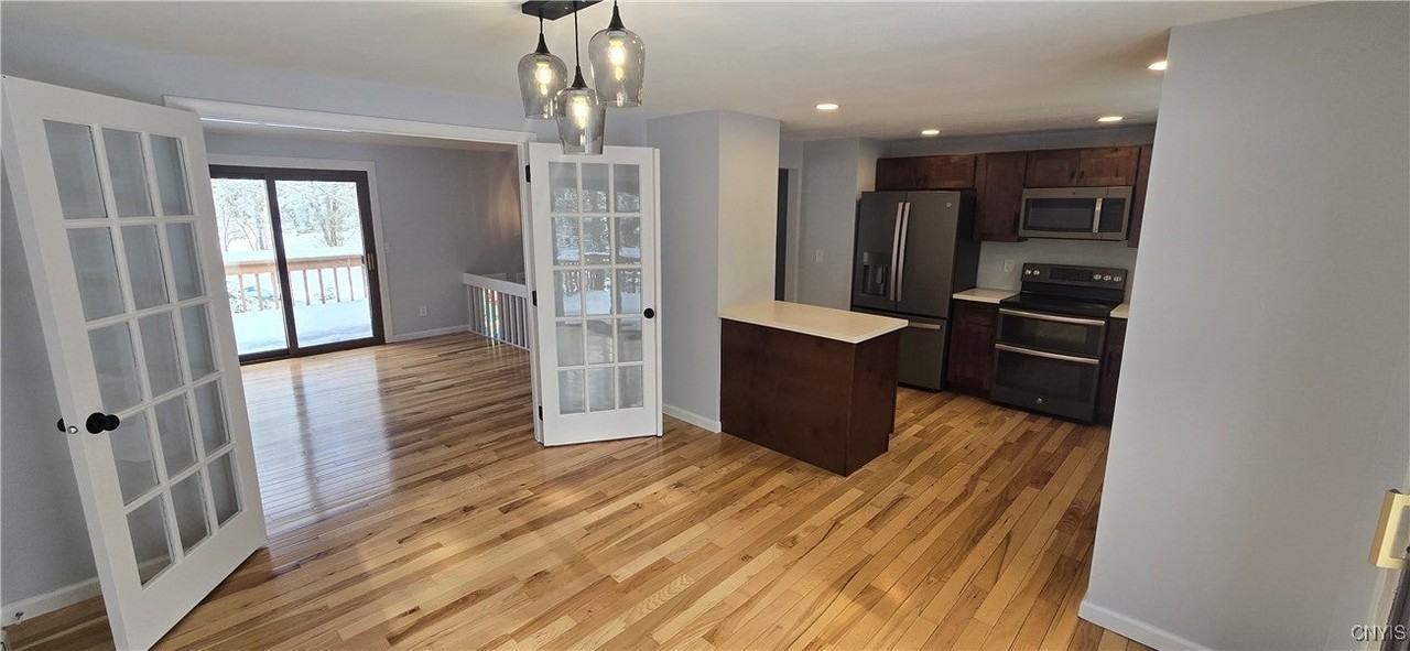 3140 Hadley Ln - Photo 5 of 20