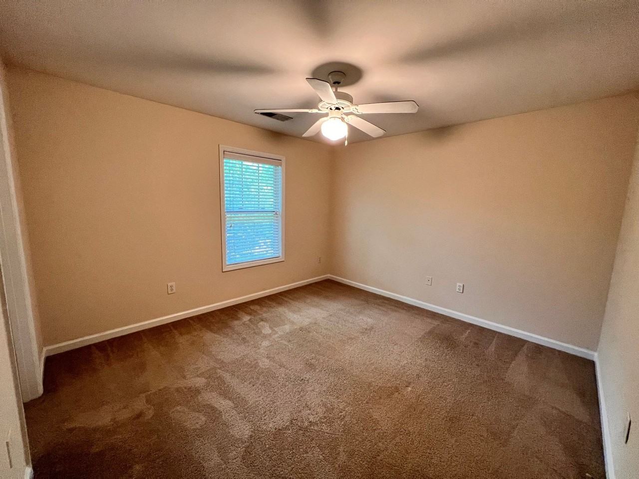 2010 Lakeside Drive - Photo 5 of 9