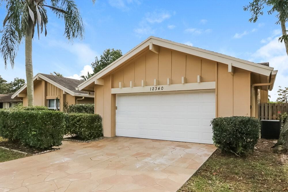 12340 Old Country Rd S - Photo 3 of 16