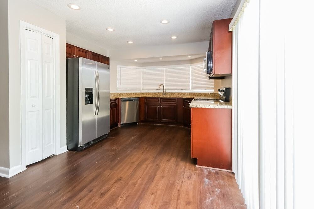 12340 Old Country Rd S - Photo 7 of 16