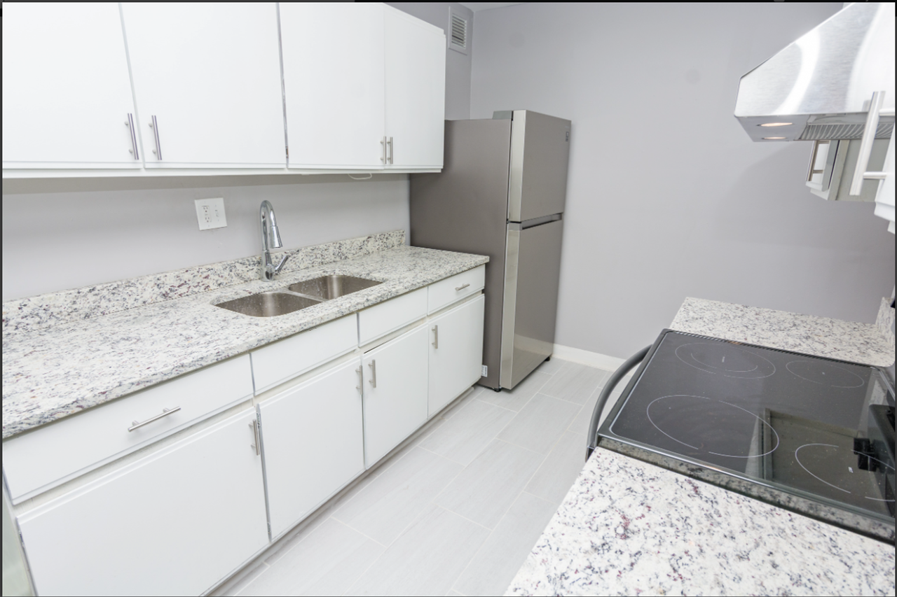 1962 E 71st Place - Photo 5 of 28