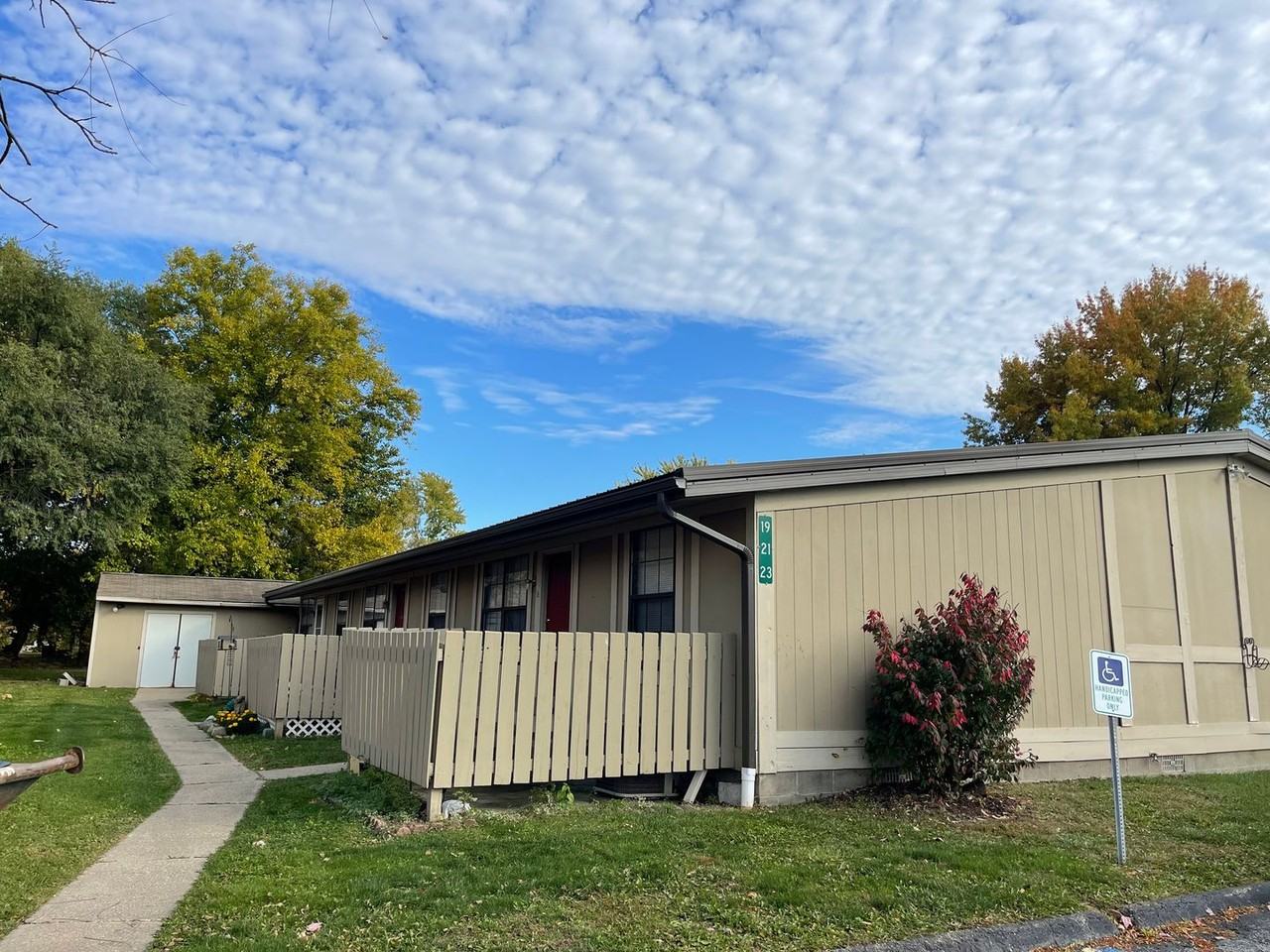 Single Story Living At It's Best!! - Photo 3 of 32