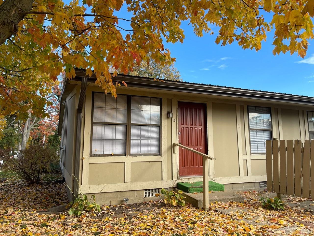 Single Story Living At It's Best!! - Photo 4 of 32