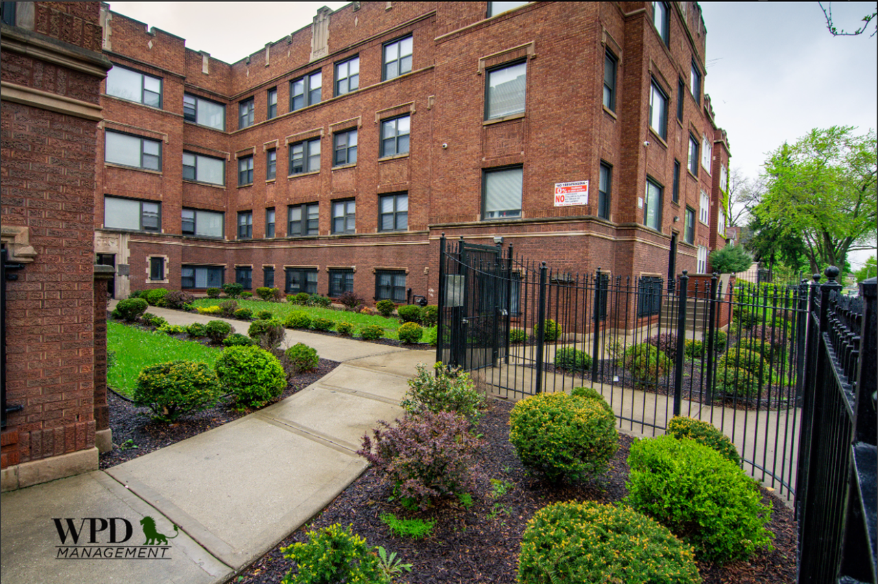 7844 S. Ellis Ave - Photo 2 of 10