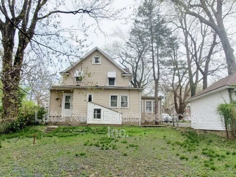 814 S Main St - Photo 2 of 15