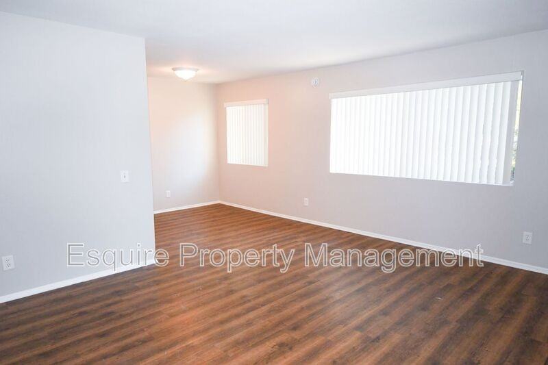 1920 Los Feliz Dr #B - Photo 2 of 10