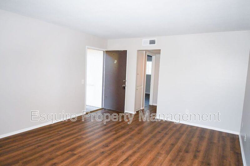 1920 Los Feliz Dr #B - Photo 3 of 10