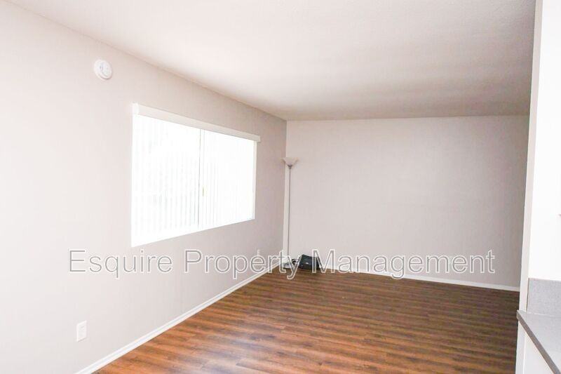 1920 Los Feliz Dr #B - Photo 4 of 10