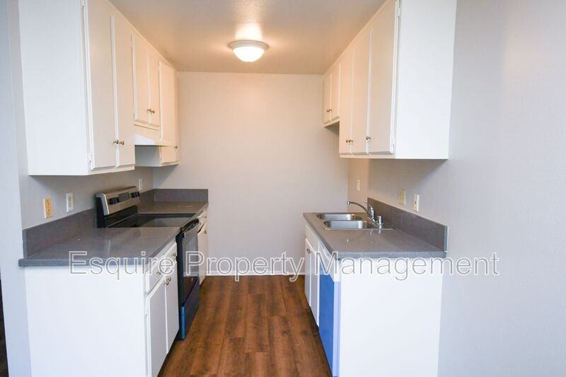 1920 Los Feliz Dr #B - Photo 5 of 10