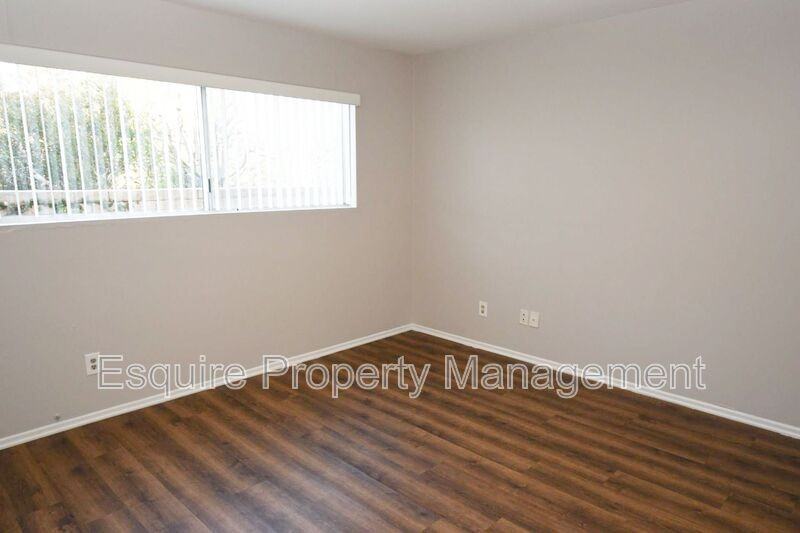 1920 Los Feliz Dr #B - Photo 6 of 10