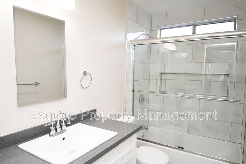 1920 Los Feliz Dr #B - Photo 7 of 10