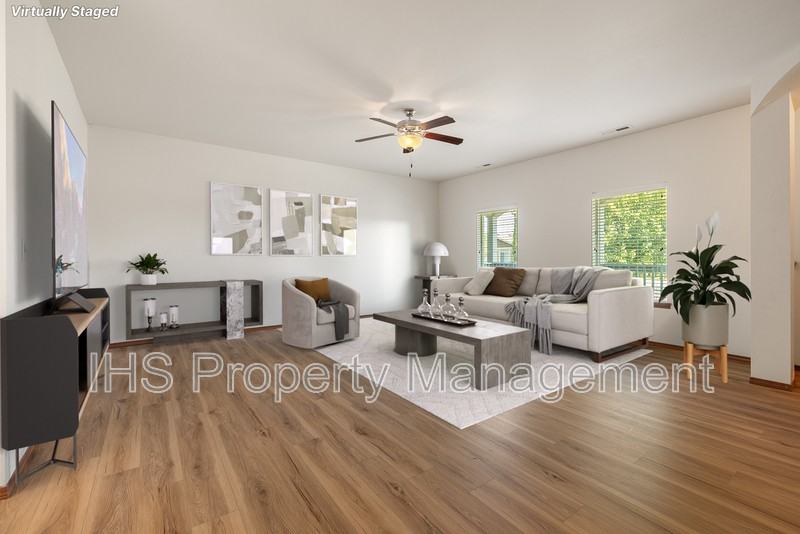 555 Cherokee St - Photo 2 of 18