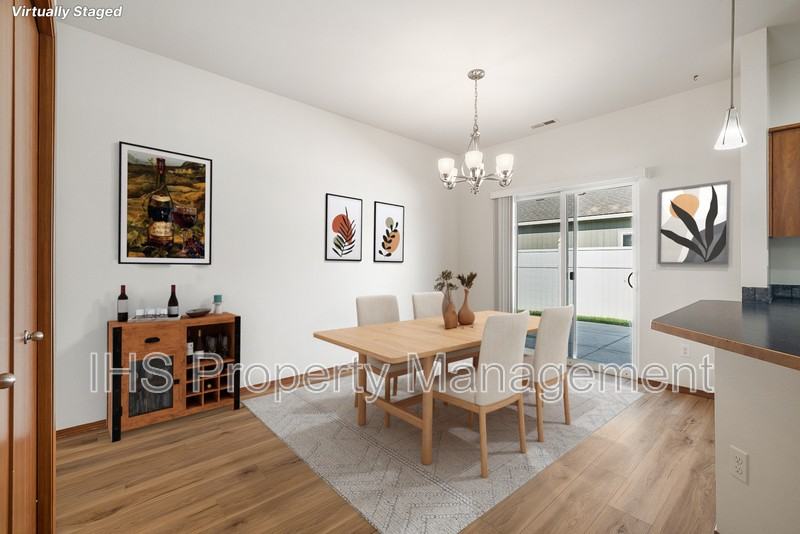 555 Cherokee St - Photo 3 of 18