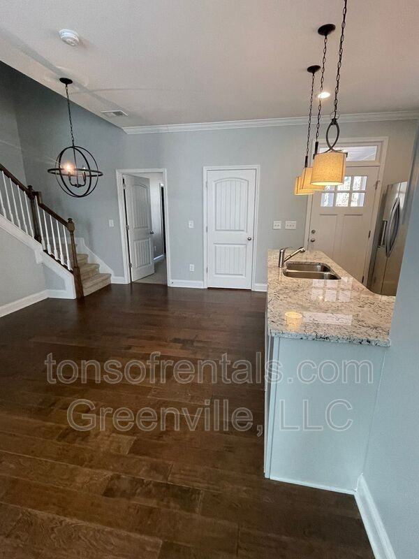 536 Twin Lake Rd - Photo 5 of 17