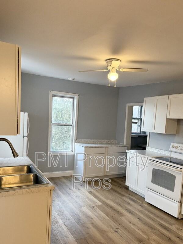 1941 N 38th St - Photo 3 of 4