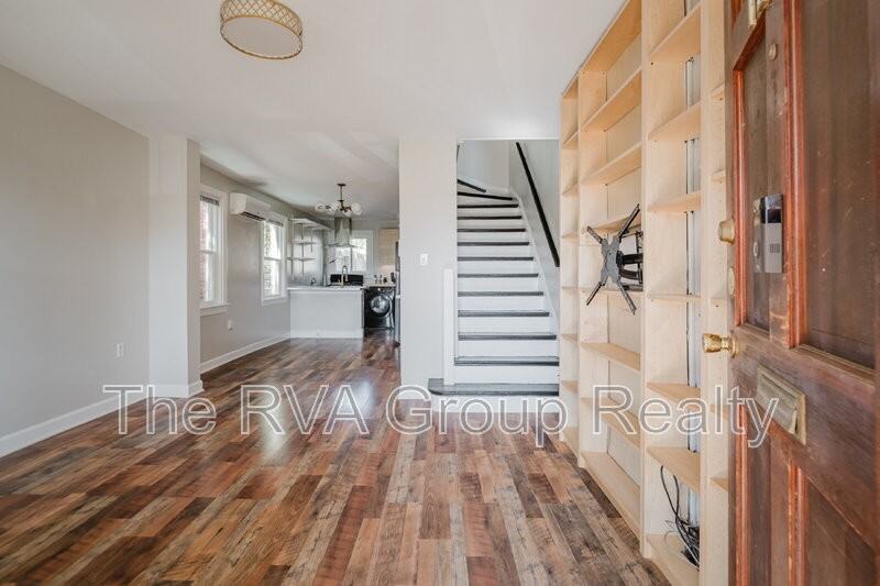 1230 Wallace St - Photo 5 of 46