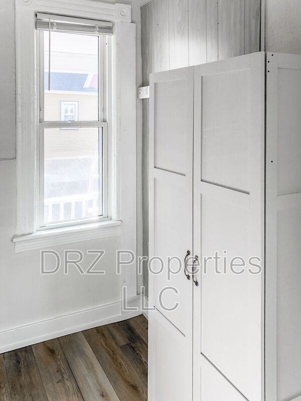 1041 Thomas St Se - Photo 2 of 23
