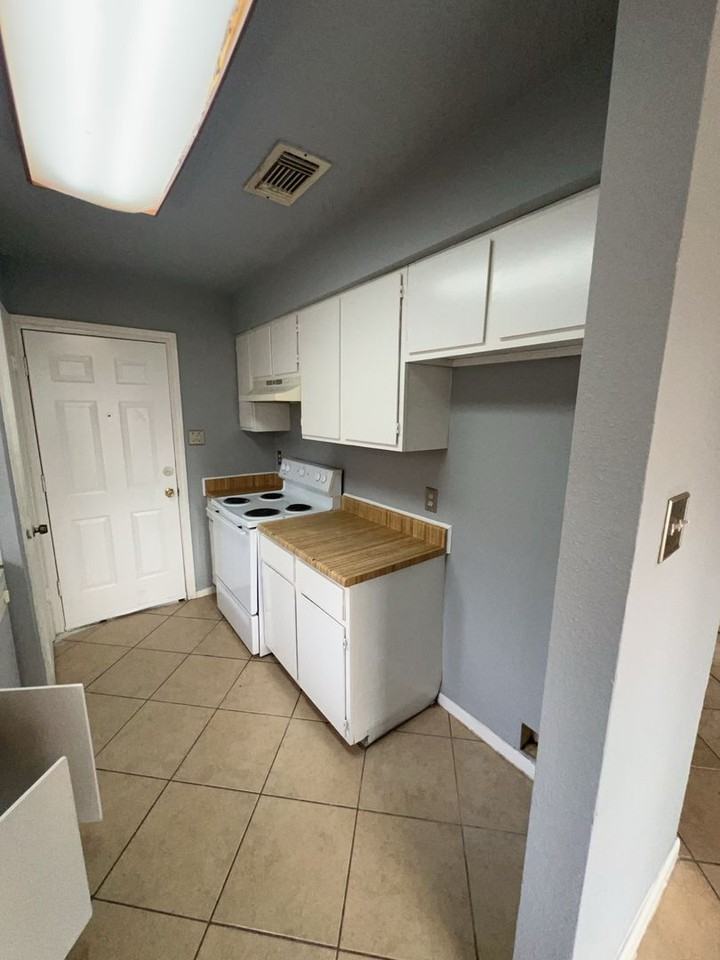 4546 Algernon Dr - Photo 5 of 16